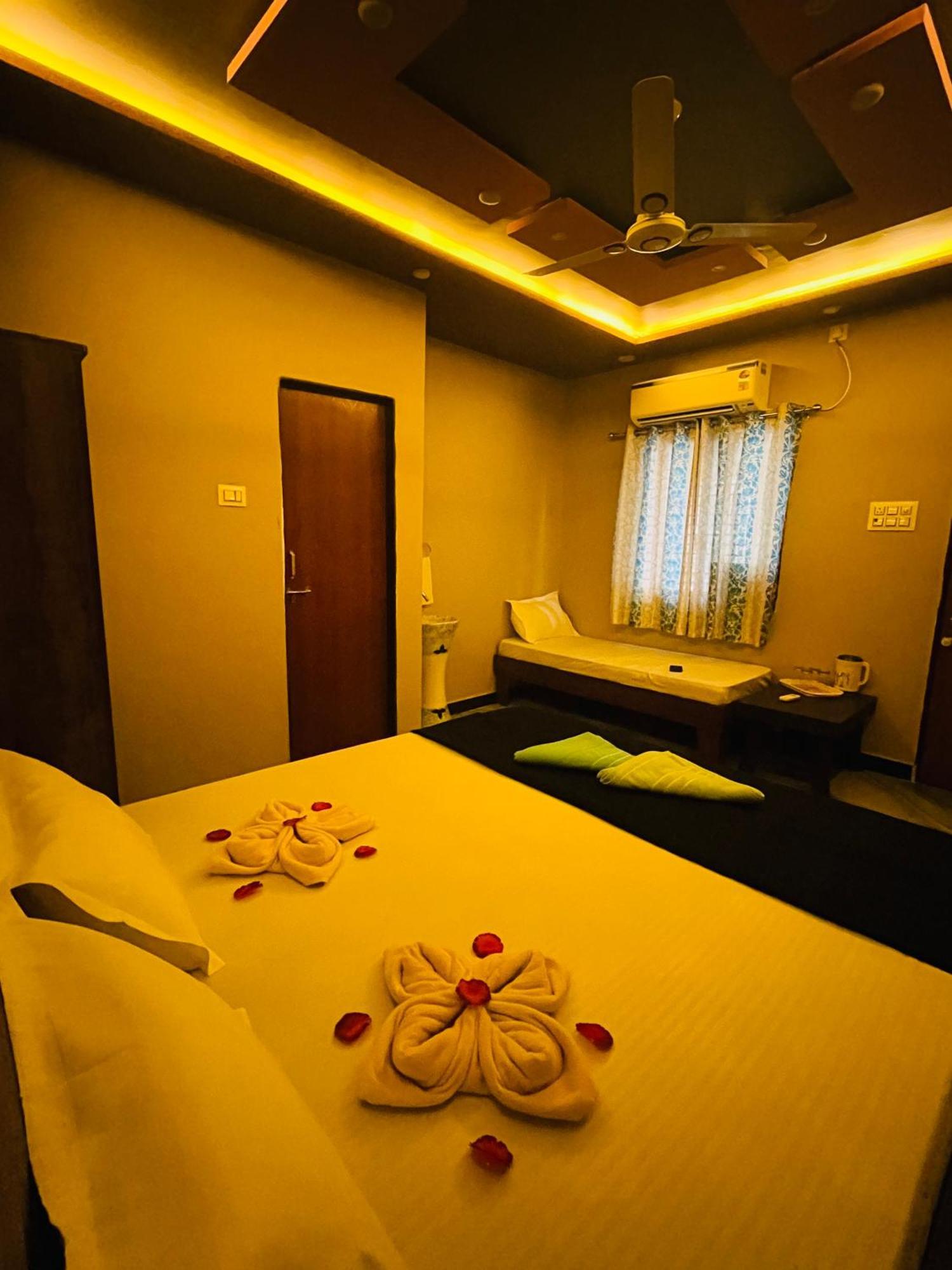 Kamdhenu Home Stay Garudeshwar エクステリア 写真