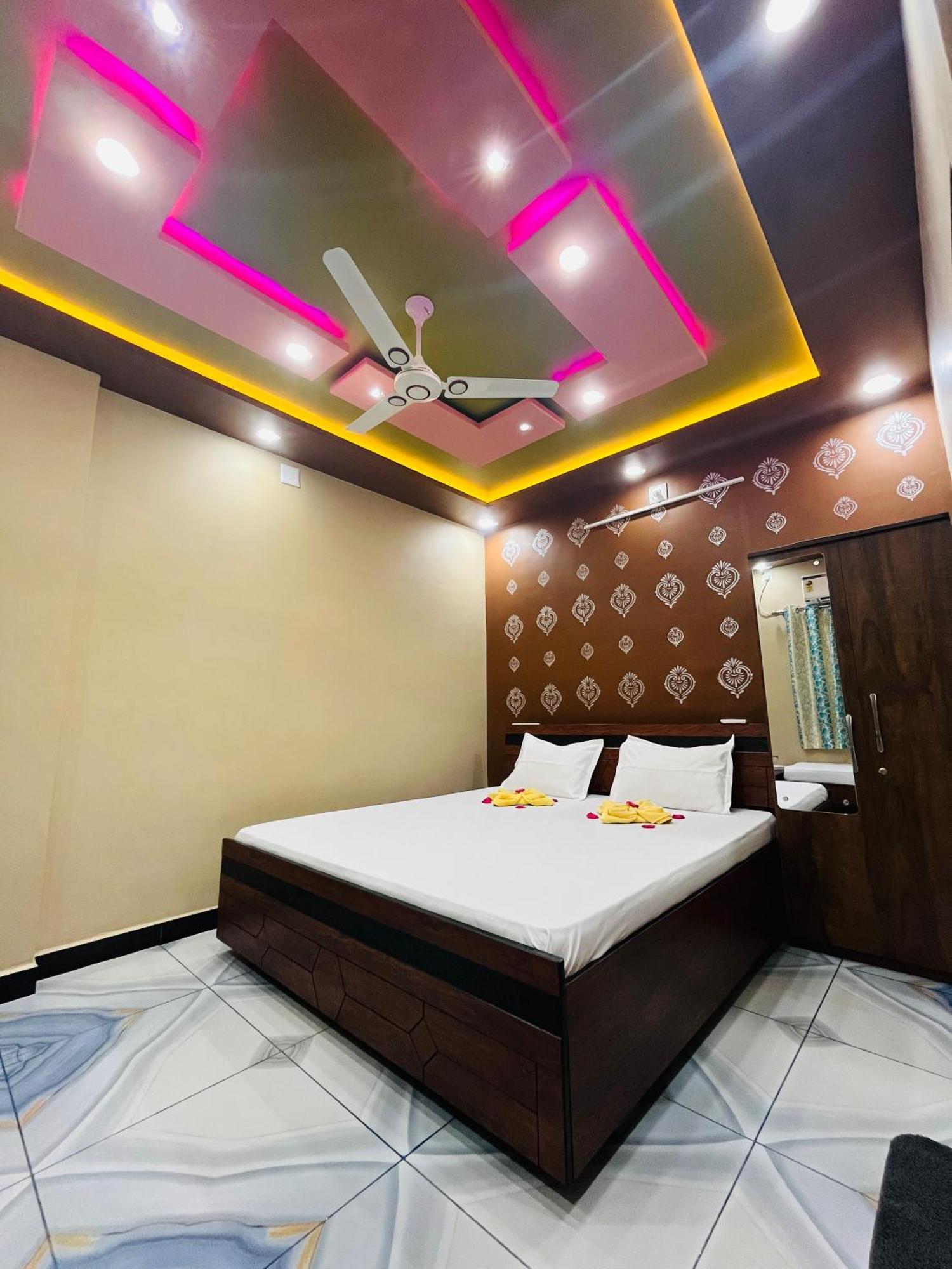 Kamdhenu Home Stay Garudeshwar エクステリア 写真