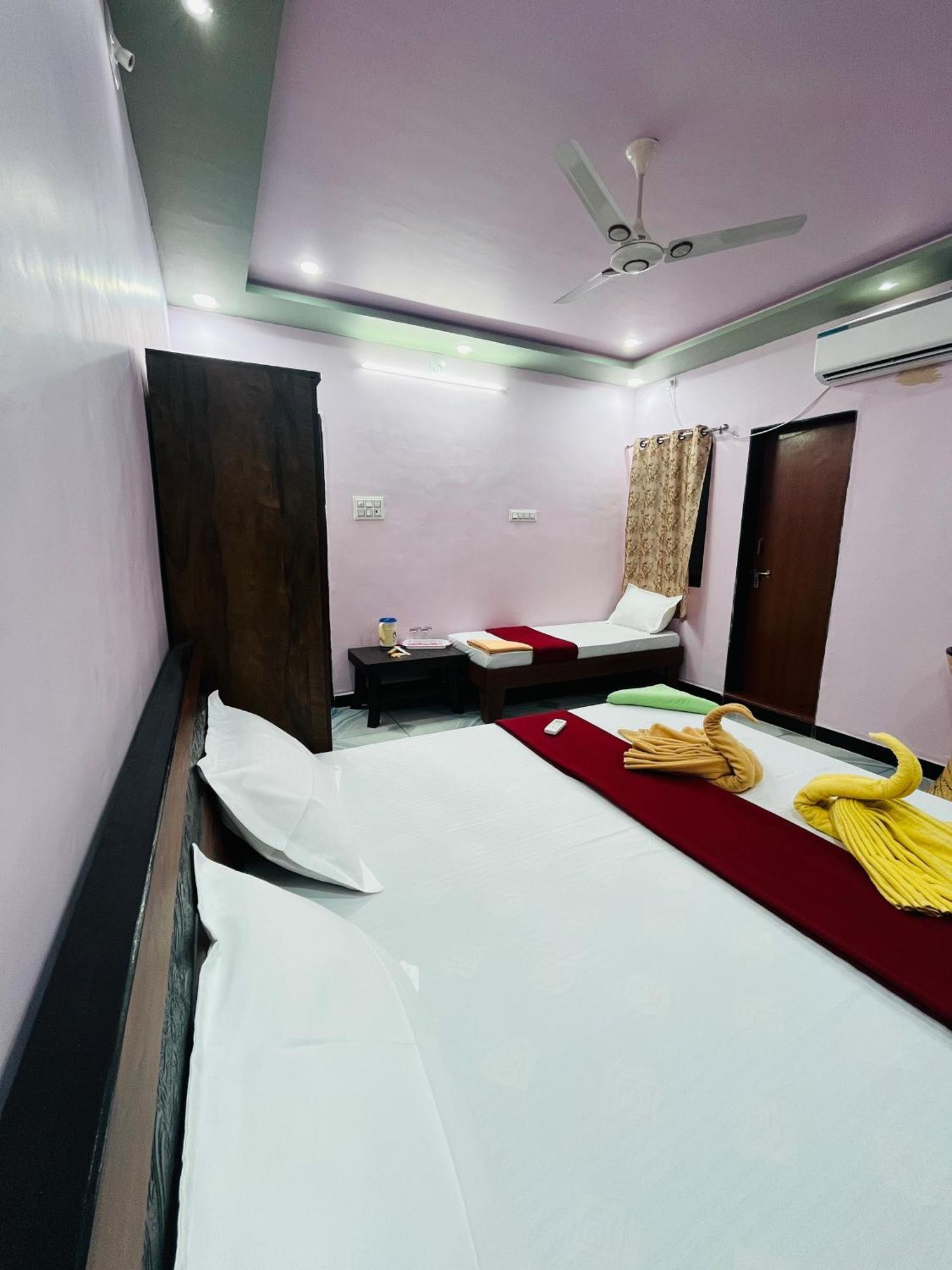 Kamdhenu Home Stay Garudeshwar エクステリア 写真